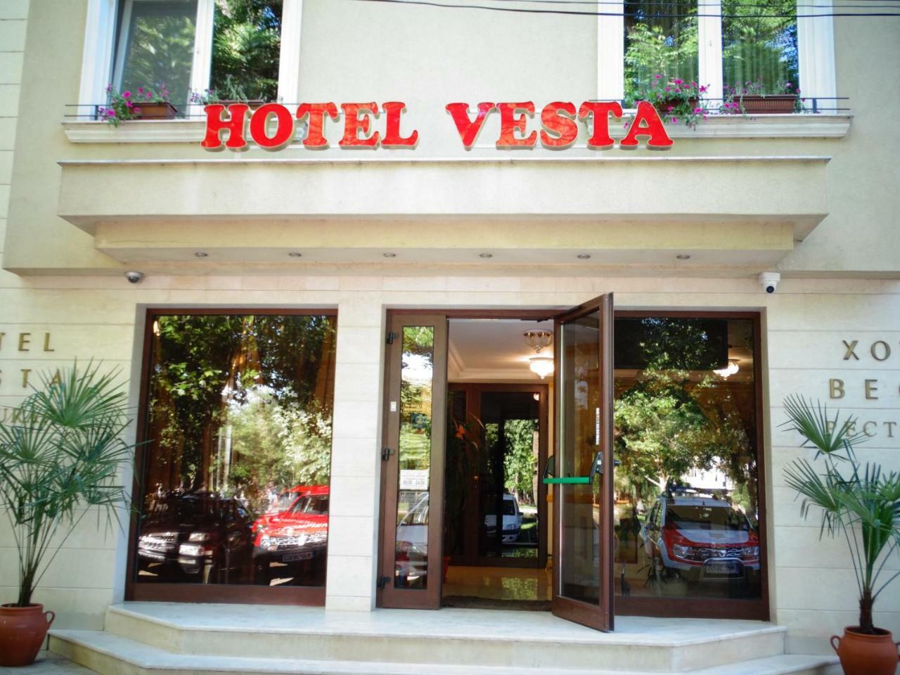 Vesta Hotel Montana Exterior photo